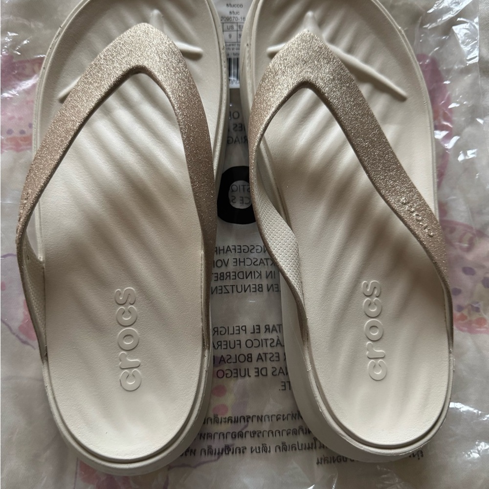 CROCS Women's Rose Gold Sandals Size 9 EUC - Picture 8 of 9
